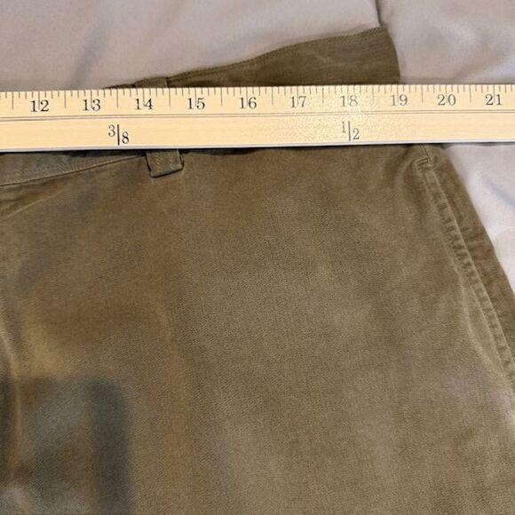 Tommy Bahama 100% Silk Men's Shorts Olive Green Flat Front Relax Size 40 - Picture 8 of 10